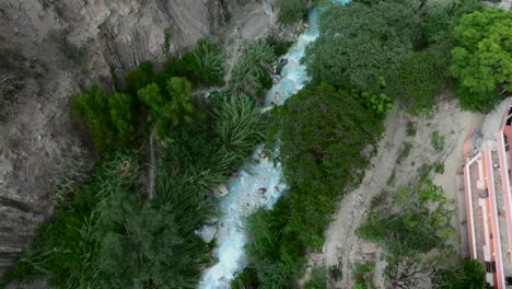 Turquoise-waters-and-lush-greenery-of-Tolantongo-River,-Mezquital-Canyon,-Mexico