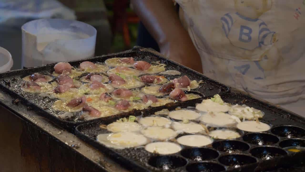 아시아 태국 야시장 거리 음식 부스 요리 오징어 공 마핀 yum