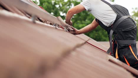 Screwing-bolts-for-solar-panels-stance-grip-mounted