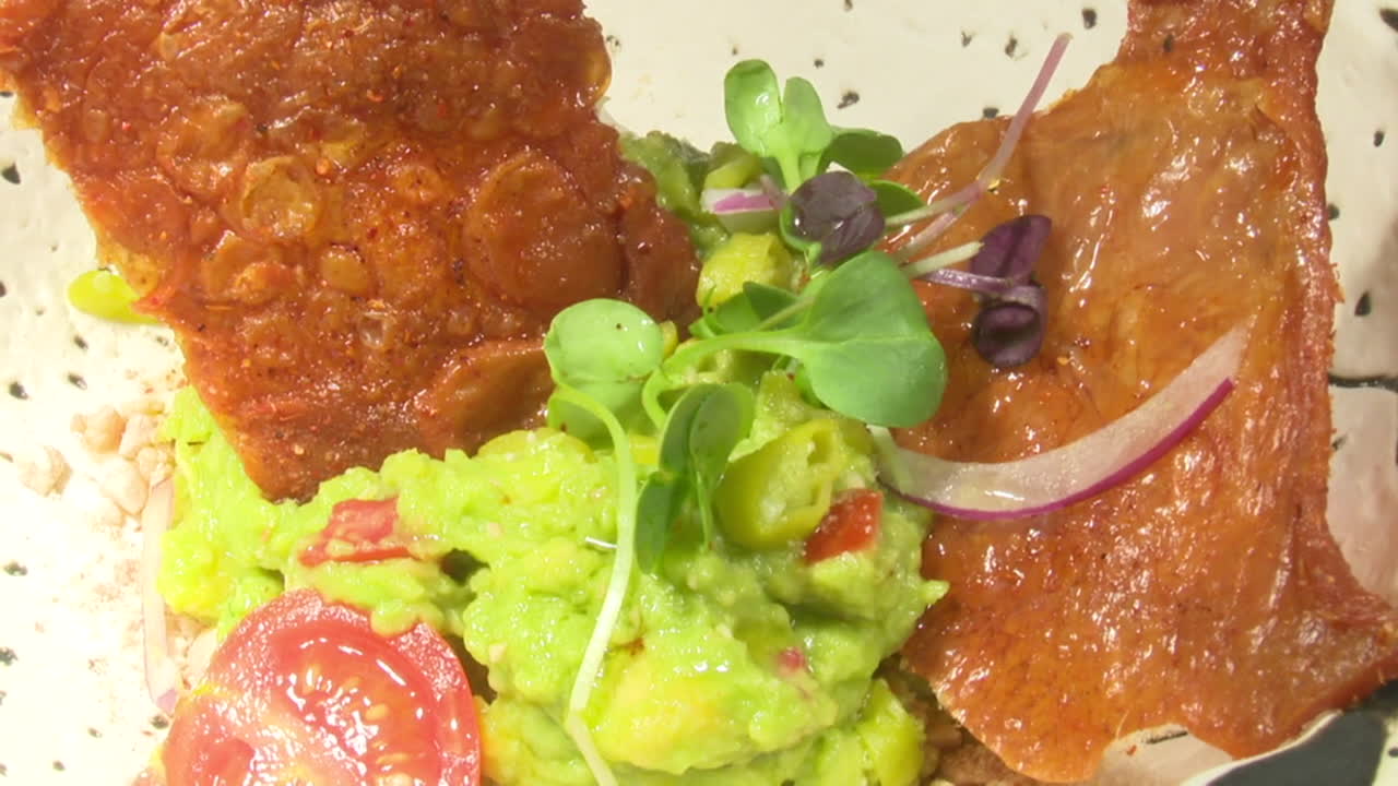 Guacamole with Crispy Chips