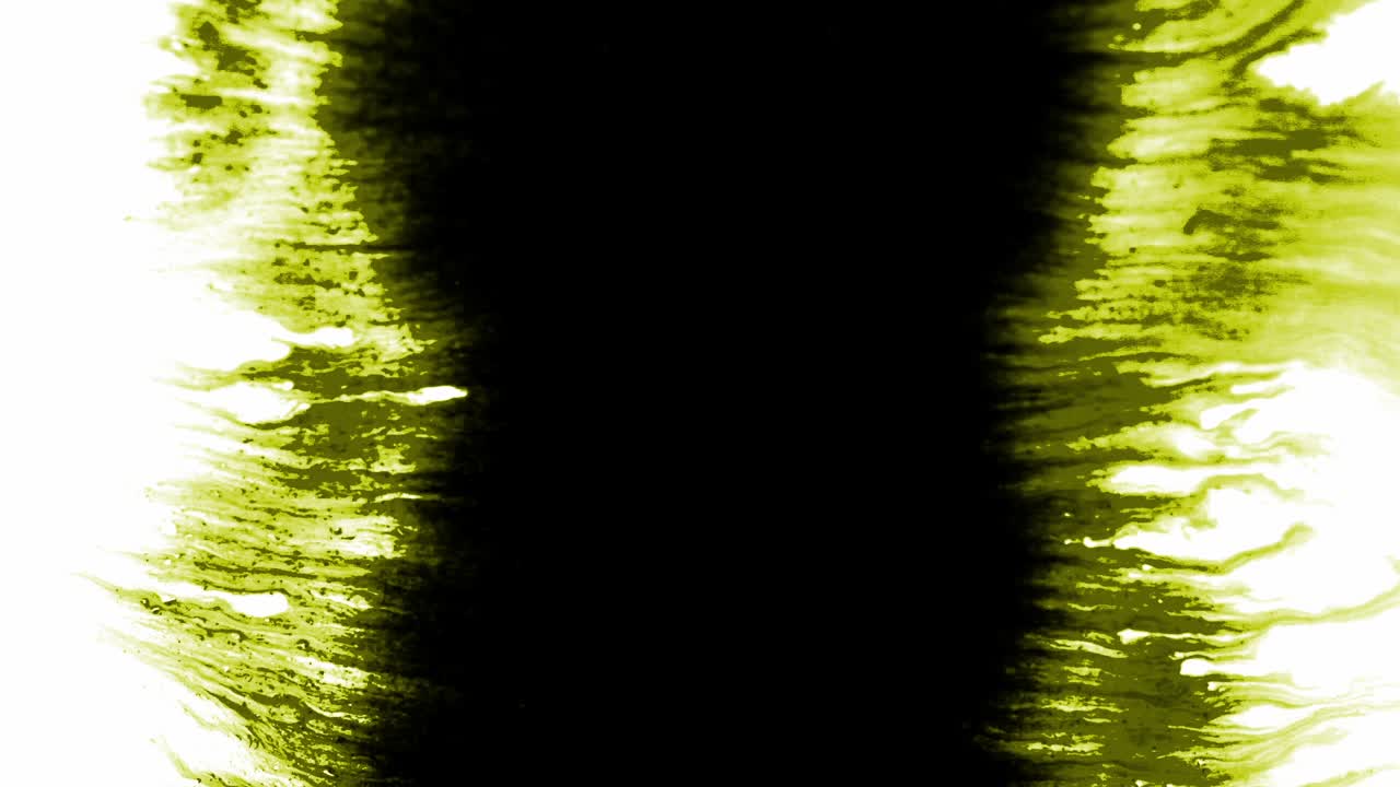 salpicaduras y manchas de tinta amarilla que se extienden sobre un fondo blanco