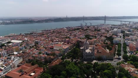 Luftaufnahme-Der-Stadt-Lissabon-Von-Der-Basilika-Da-Estrela,-Portugal-4k