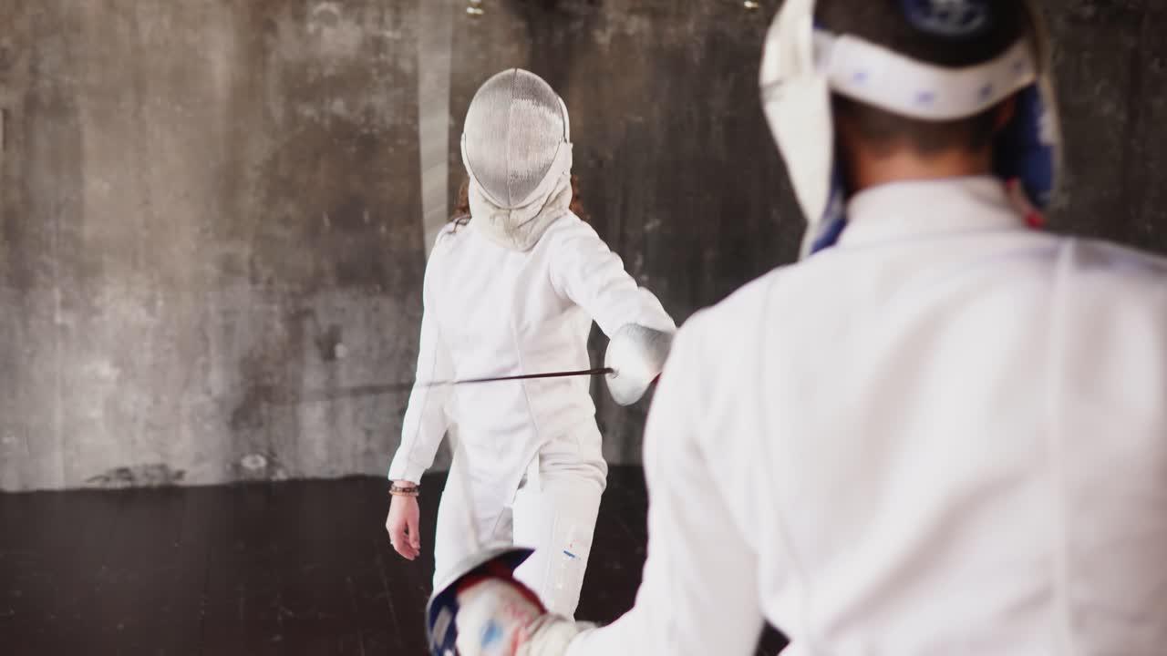 dos esgrimistas en acción