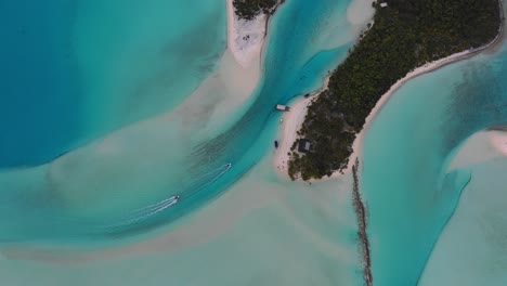 cook islands - one foot island - getting there with boats