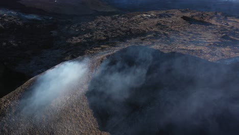 cráter volcánico visto desde el aire