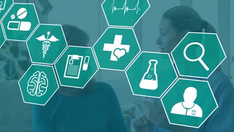 animación de iconos médicos sobre una doctora y una paciente caucásicas