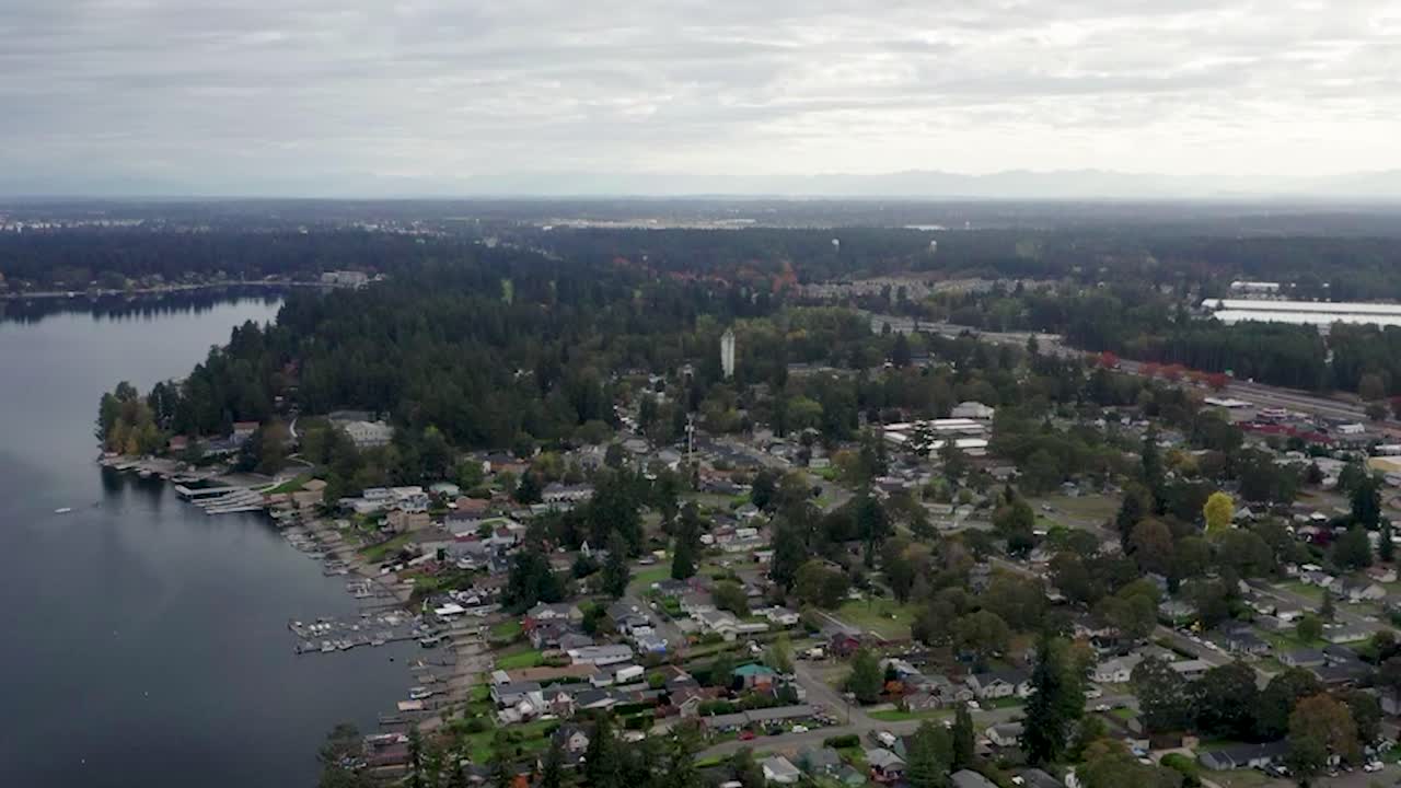 barrio de tillicum junto al lago americano en lakewood, washington, estados unidos
