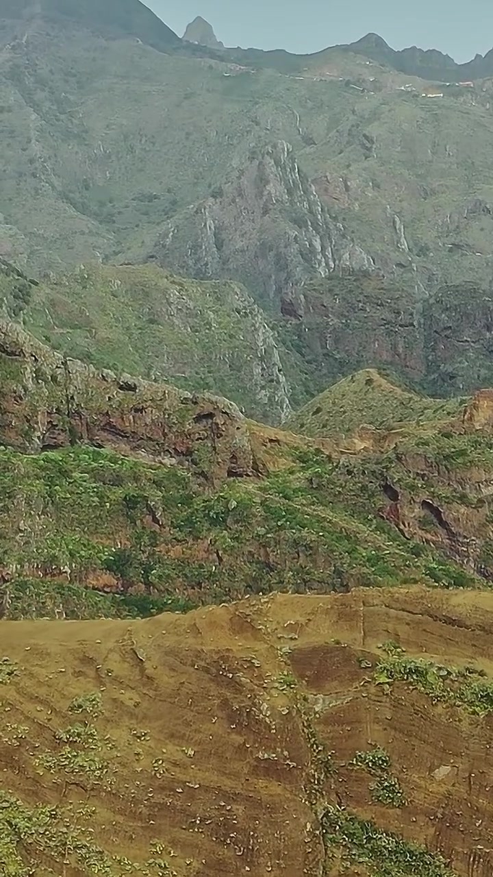 Panorami delle montagne e delle colline di Tenerife nelle Isole Canarie spagnole