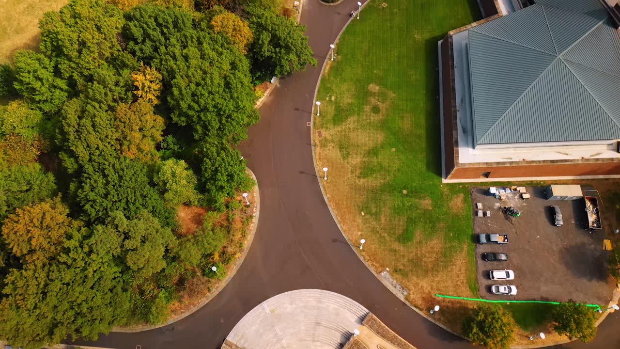 Quay of the river with pedestrian zone and green park. Roads leading to the Fort Duquesne Bridge in Pittsburgh, Pennsylvania, USA. Aerial view