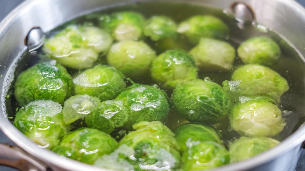 신선한 녹색 브 ⁇ 셀  ⁇ 굴을 가 ⁇ 게 보세요.