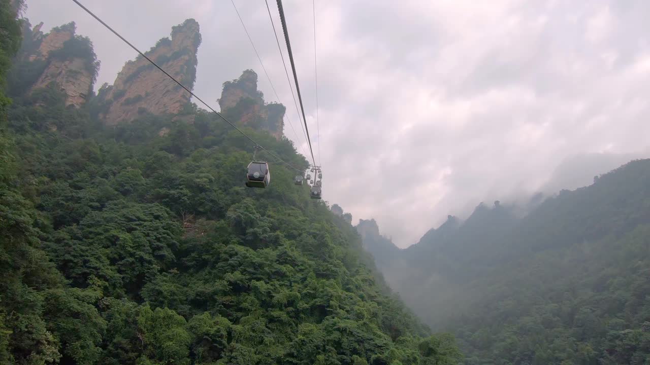 teleférico a la cima de las montañas tianzi en el parque nacional zhangjiajie