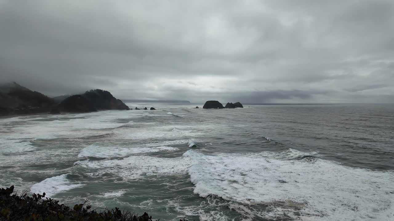 US, Oregon, Cannon Beach, Ecola State Park, 2025-03-21 - Waves coming in on a rocky coast during a spring storm on the Pacific Ocean.