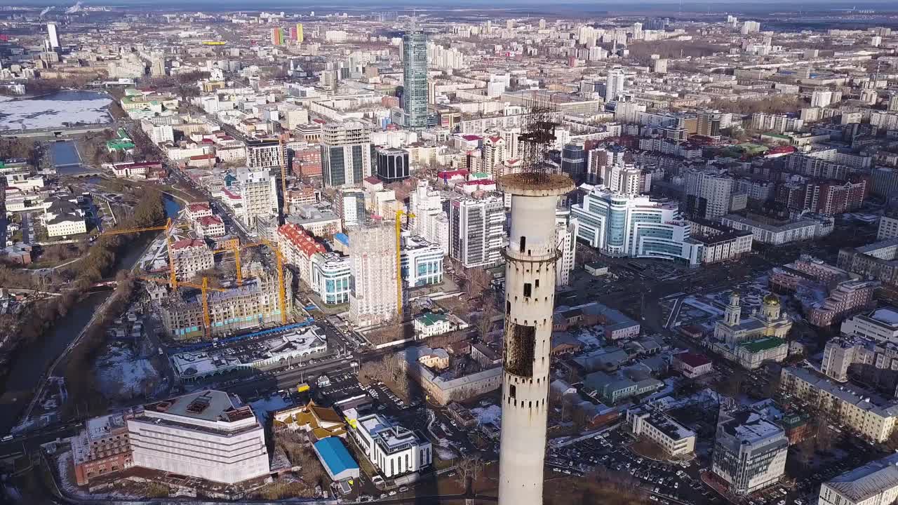 타워 를 가진 도시 의 공중 풍경