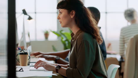 Office,-business-people-and-woman-typing