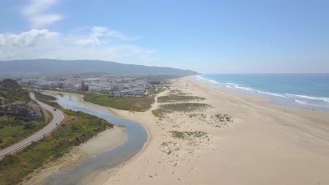 Vista-Panorámica-Aérea-De-Zahara-De-Los-Atunes-Y-Sus-Playas-De-Arena-En-Un-Día-Soleado