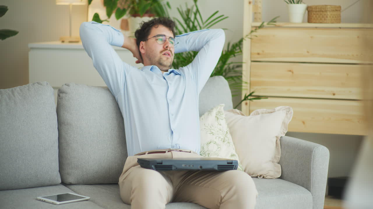 파산 위기에 처한 우울한 사업가