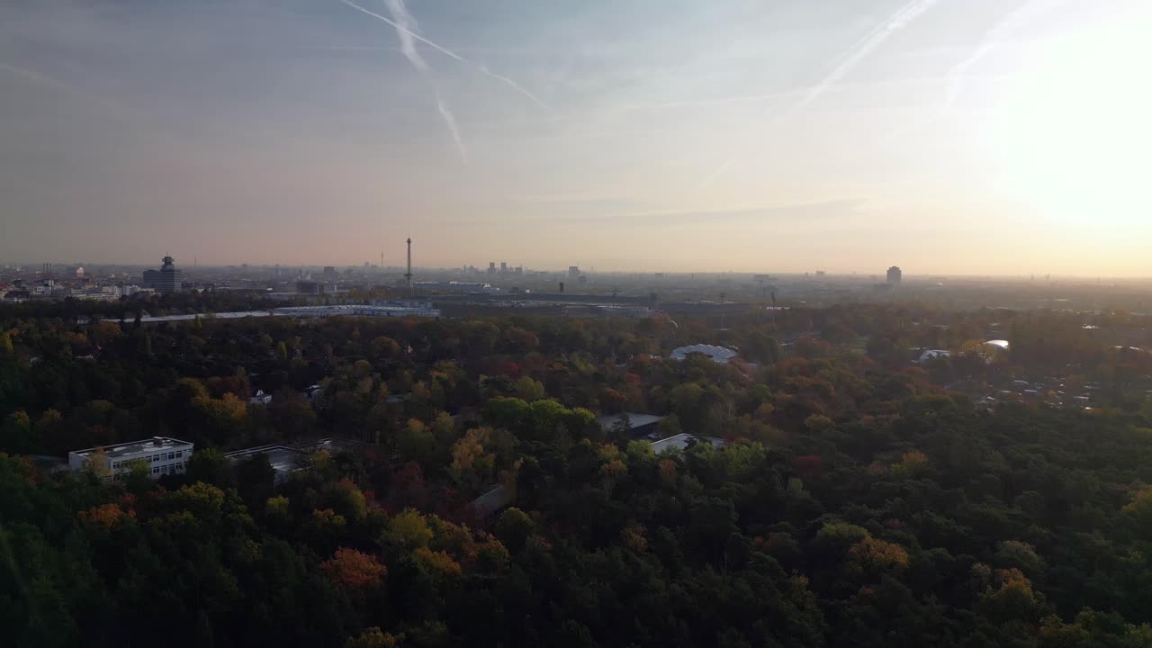 멀리 실루엣 베를린 라디오 타워