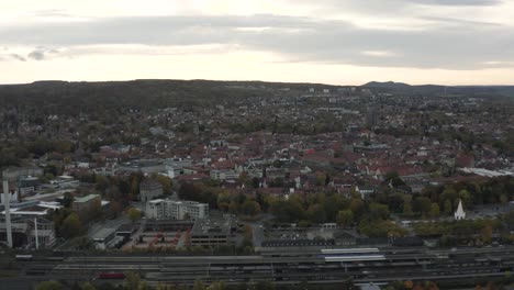 Paisaje-Urbano-Aéreo-De-Drones-De-Una-Ciudad-Alemana-Típica