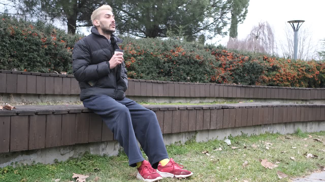 필터 커피를 맛보세요.