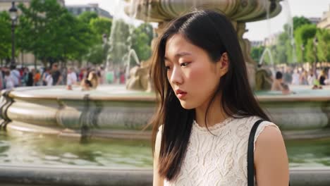 una joven en parís.