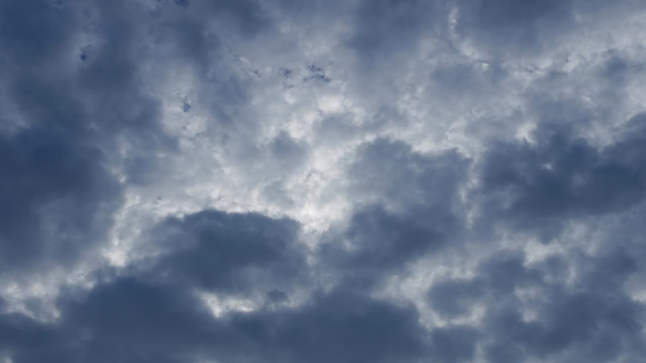 은 구름이 있는 낮 하늘 사진 비디오 루프