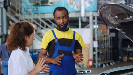 repairman showing client car damages