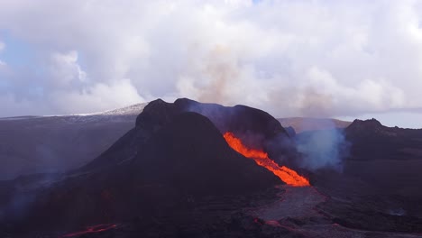 la dramática erupción volcánica del volcán fagradalsfjall en la península de reykjanes en islandia