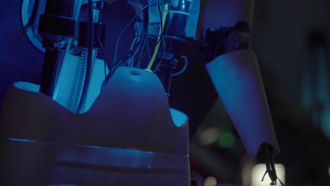 vista de cerca de los componentes internos de un robot