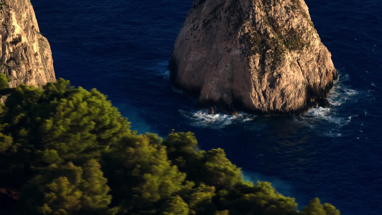 una toma aérea cinematográfica de la isla de zakynthos en grecia