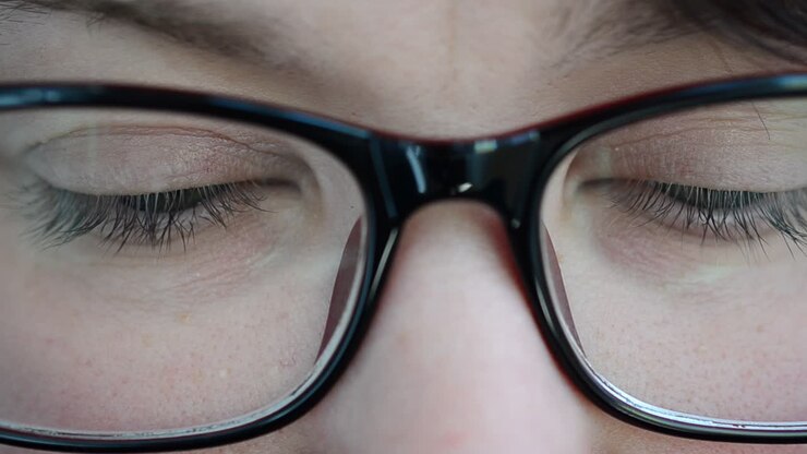 Points in the eyes. Modern style