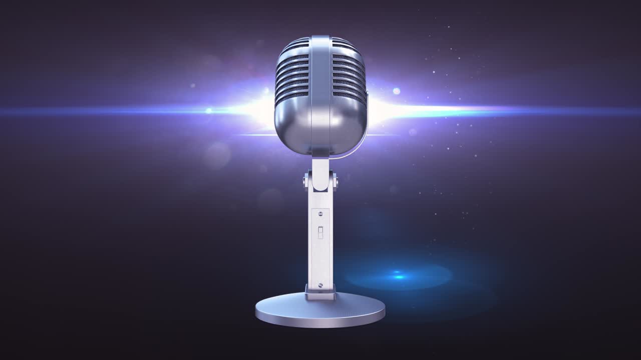 el micrófono en el soporte está de pie en el escenario. las llamaradas de la lente.