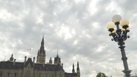 Edificios-De-La-Colina-Del-Parlamento-En-Ottawa-Ontario-Canadá-En-Verano