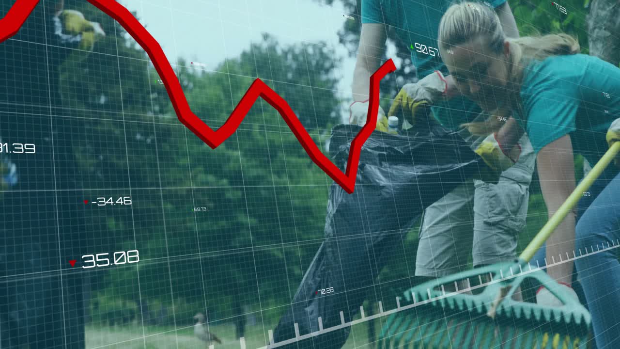 Volontaria che tiene aperto un sacco, un uomo che rastrella i rifiuti mentre un grafico rosso scende mostrando la pulizia del parco