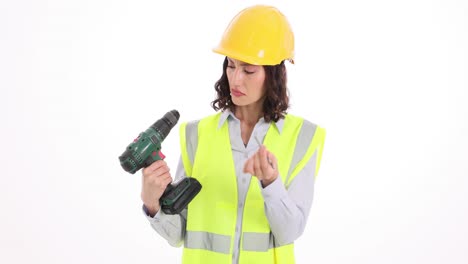 confused woman construction worker trying to use a cordless drill