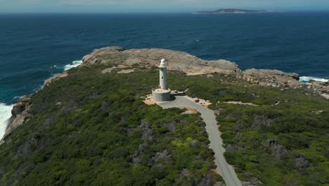 Luftaufnahme-Des-Cave-Point-Leuchtturms-Im-Torndirrup-Nationalpark-In-Der-Nähe-Von-Albany,-Westaustralien