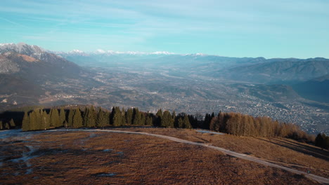 Luftaufnahme-Mit-Drohne-Des-Val-Belluna-Vom-Monte-Avena