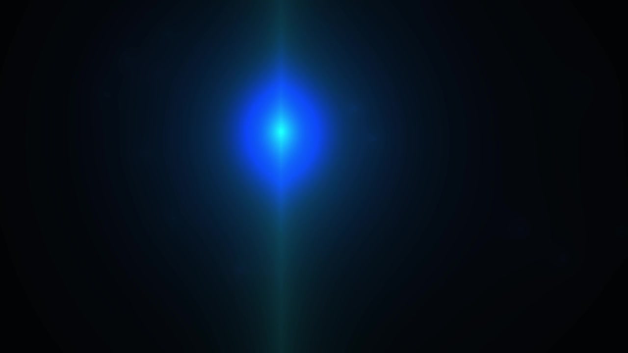 Effetto flare ottico con raggio di luce blu su sfondo nero