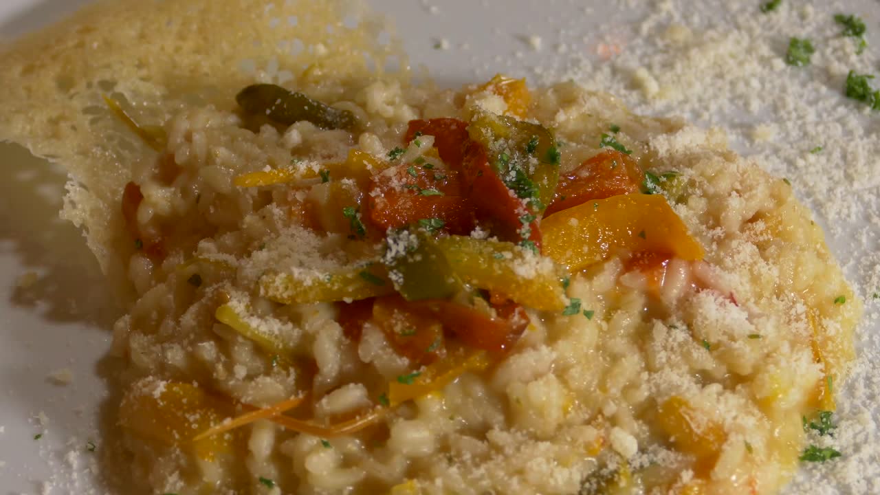 파마산 와플을 곁들인 페퍼 리조또