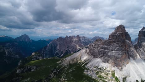 Nationalpark-Drei-Zinnen-In-Den-Dolomiten.-Wunderschöne-Natur-Italiens.