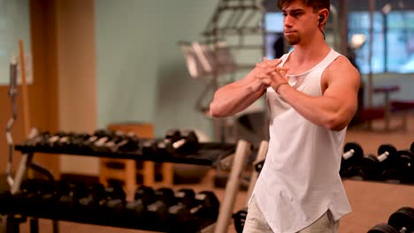 Closeup-of-handsome-teen-bodybuilder-doing-dumbbell-curls