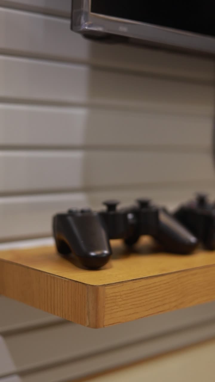 best wooden table on the ps5 controls