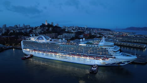 Cruise-ship-docked-in-San-Francisco-early-morning