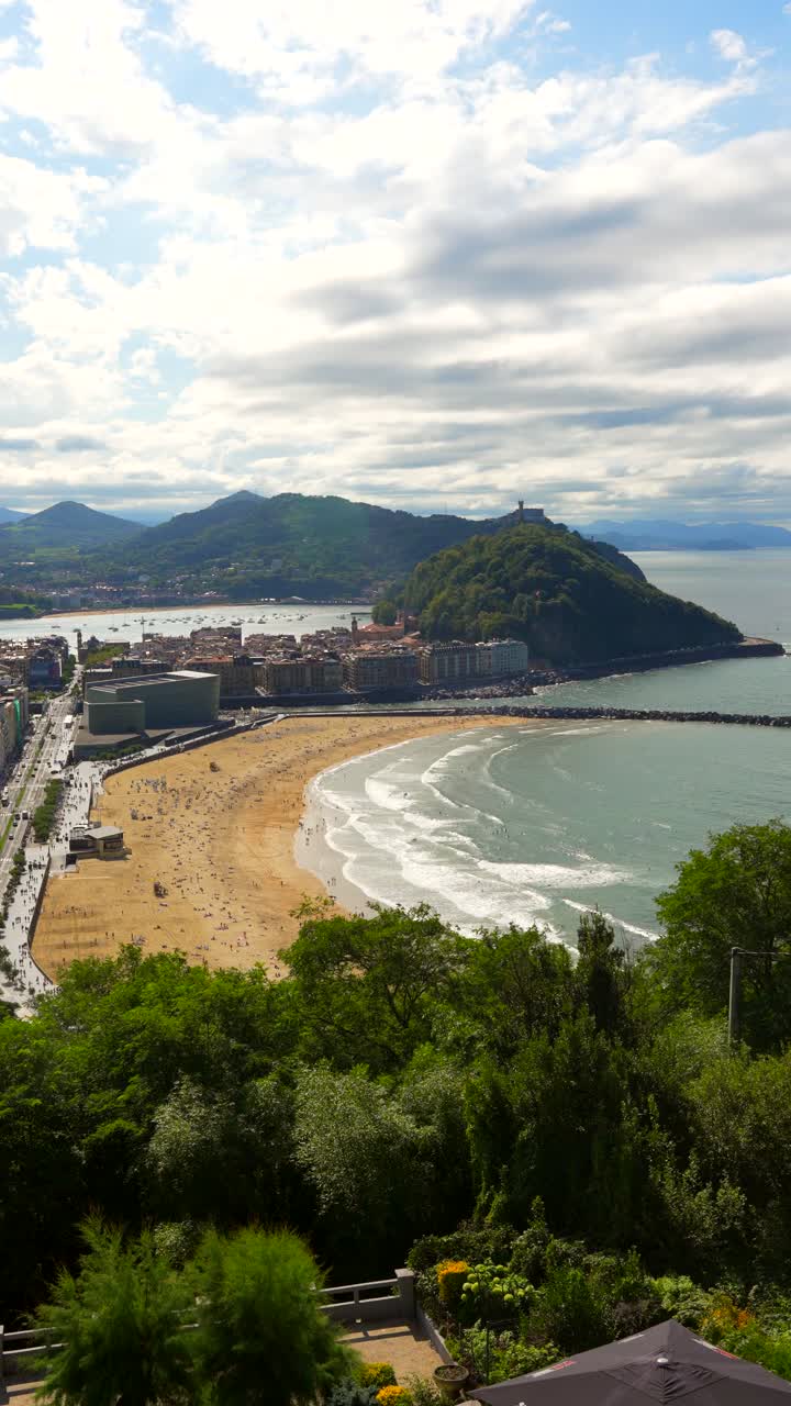Panoramica della spiaggia della Concha a San Sebastián, Spagna