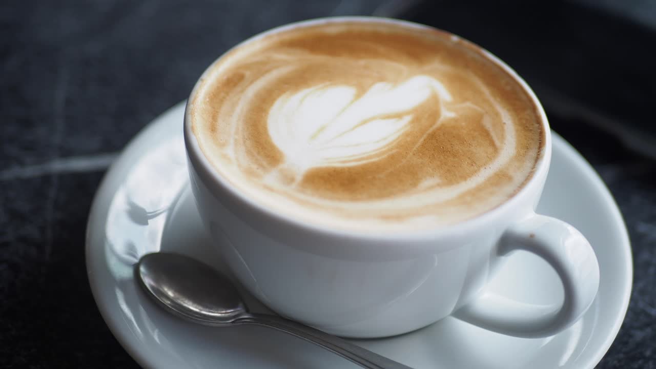 una taza de latte art