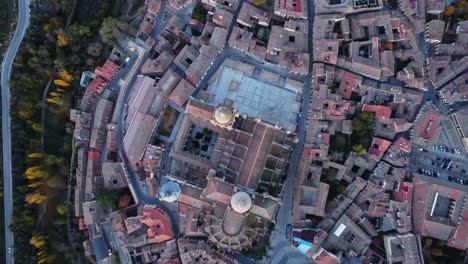 Catedral-Medieval-En-El-Centro-De-La-Ciudad