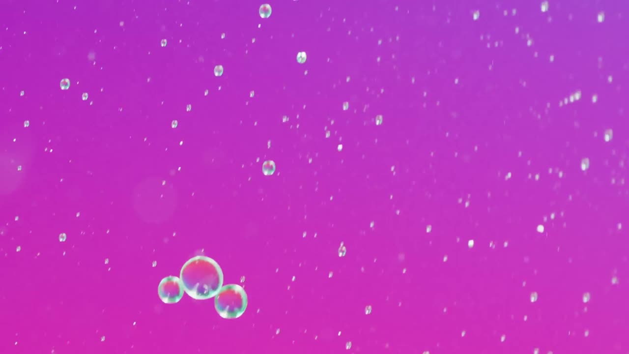 추상적인 액체 패턴의 배경 위에 좋은 파동 텍스트의 애니메이션