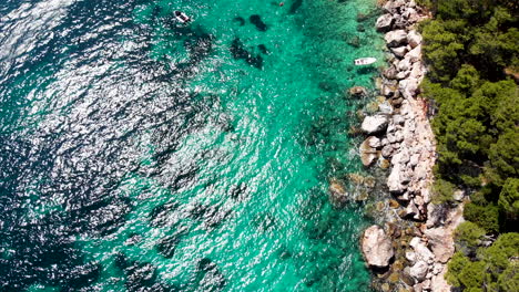 Hermosa-Vista-Del-Mar-Desde-La-Isla-De-Hvar,-Croacia