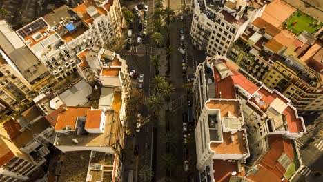 Hiperlapso-Filmado-Durante-El-Día-En-Las-Concurridas-Calles-De-Valencia-Que-Se-Encuentra-En-España,-Este-Hiperlapso-Muestra-Las-Típicas-Calles-Españolas-Y-Los-Infames-Techos-De-Terracota