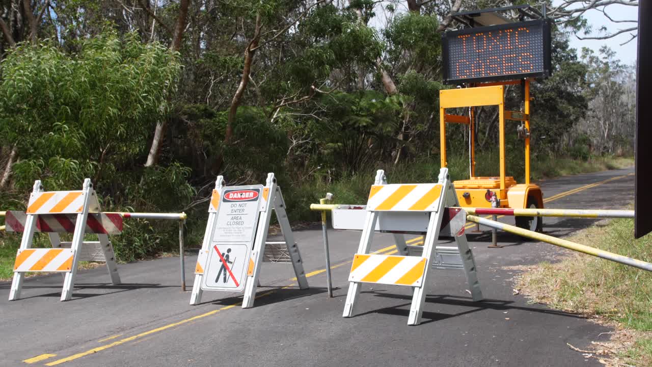 erupción de kilauea septiembre 2023 capturado el 11 de septiembre con señales para detener la entrada y proteger a los visitantes