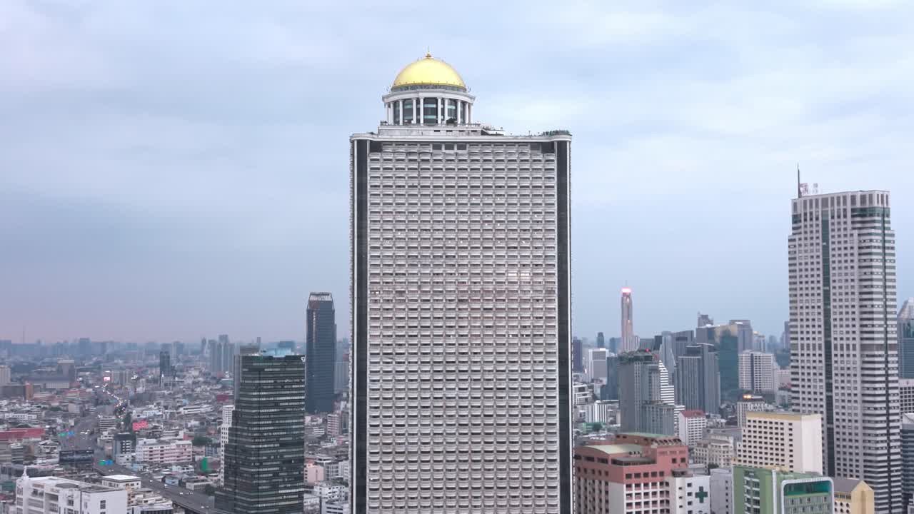 Vista Aérea da State Tower em Bangkok (1).